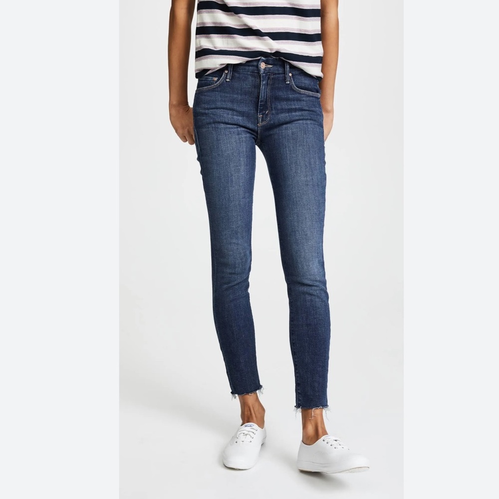 MOTHER Looker Ankle Fray in Girl Crush